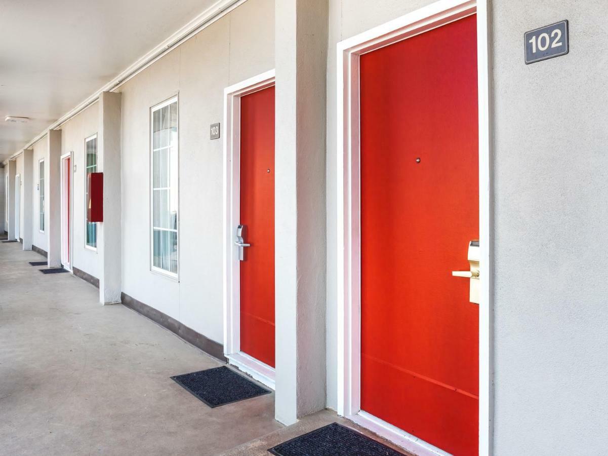 Oyo Hotel Augusta Downtown エクステリア 写真