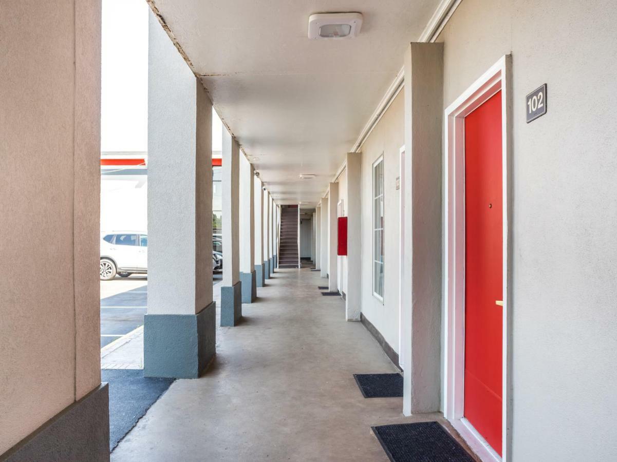 Oyo Hotel Augusta Downtown エクステリア 写真