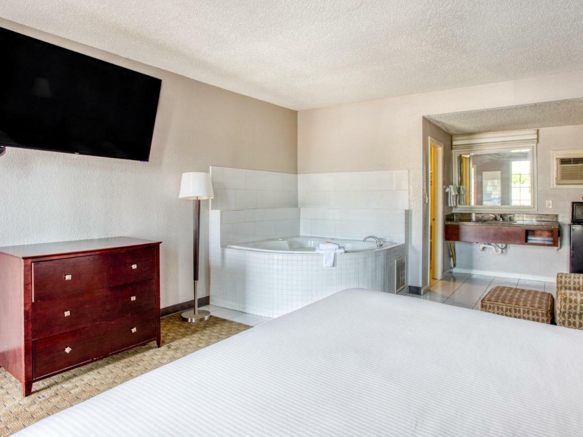 Oyo Hotel Augusta Downtown エクステリア 写真