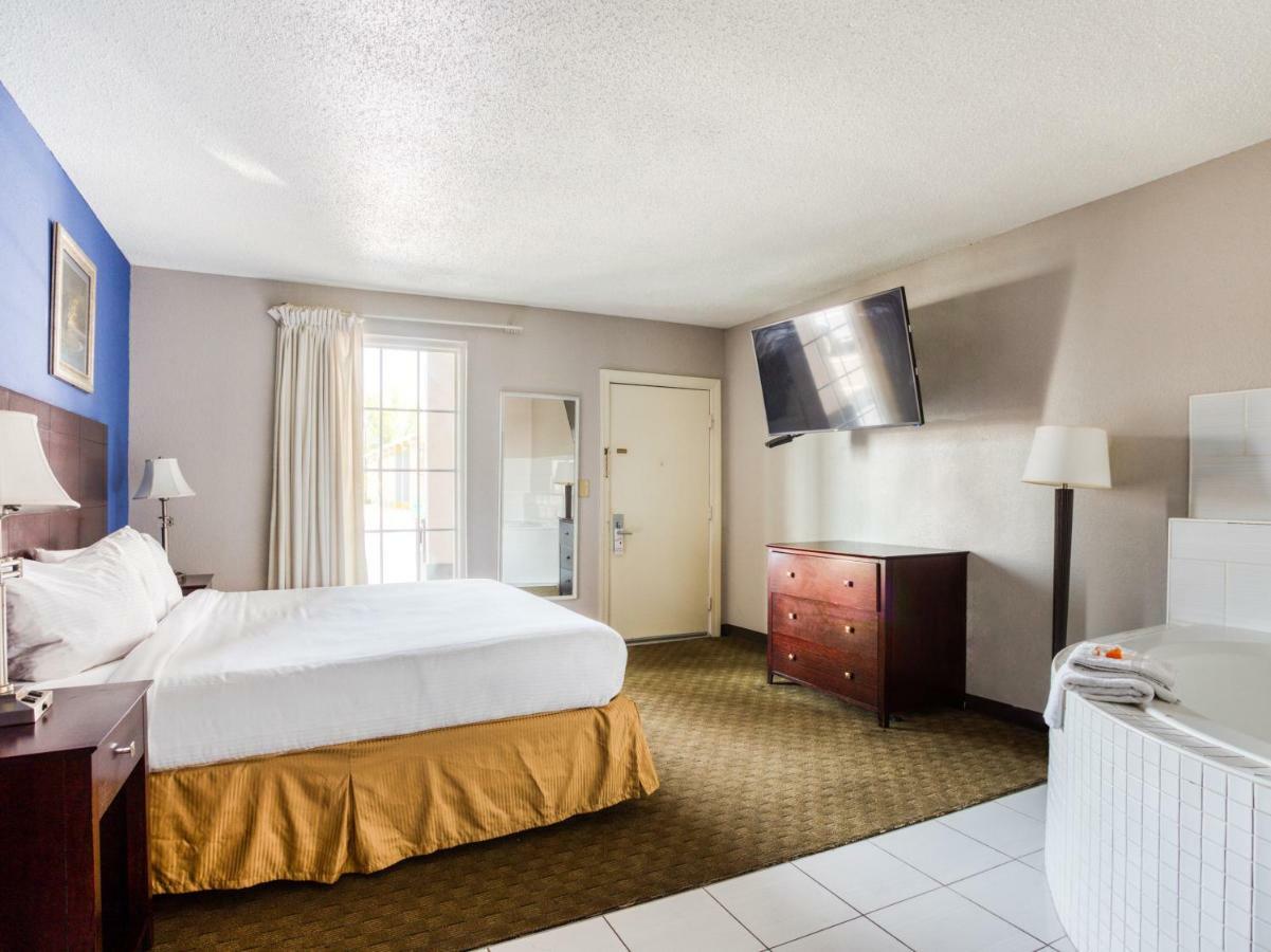 Oyo Hotel Augusta Downtown エクステリア 写真